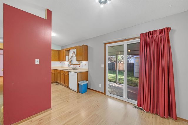 925 E Idlewild Dr, Wichita, KS 67216