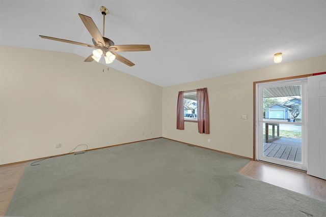 925 E Idlewild Dr, Wichita, KS 67216