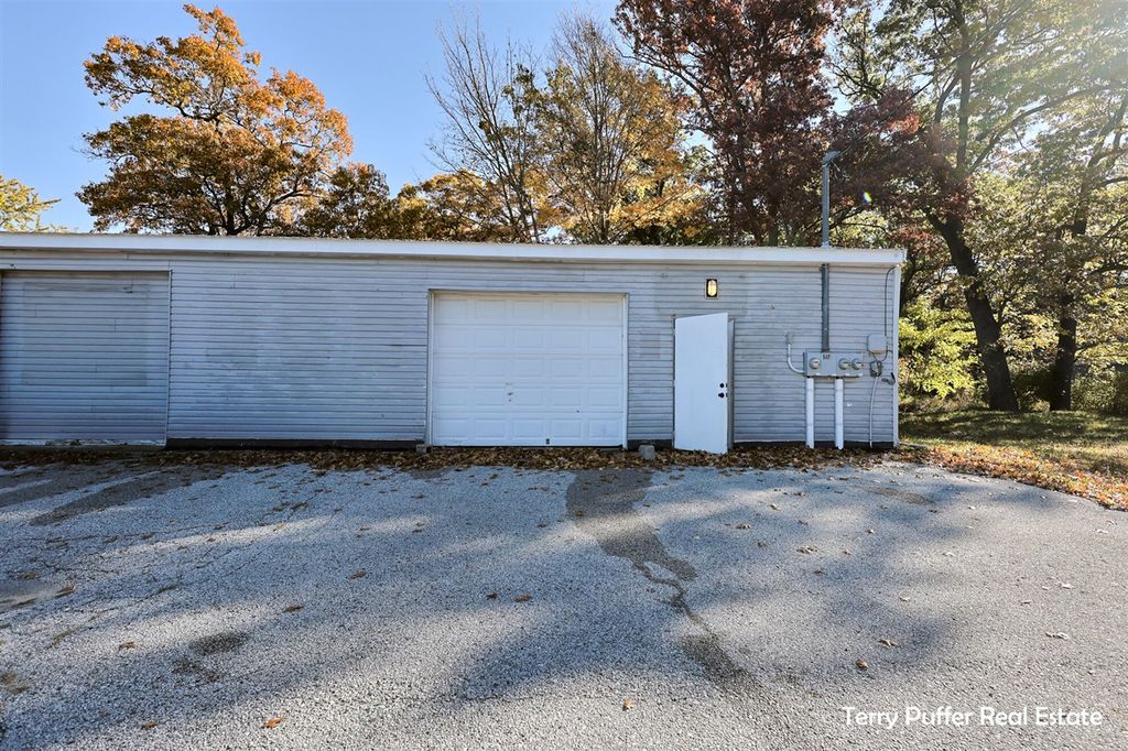 5329 E Apple Avenue, Muskegon, MI 49442