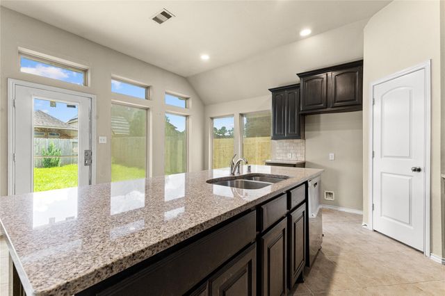 14010 Lake Hollow Drive, Pearland, TX 77584