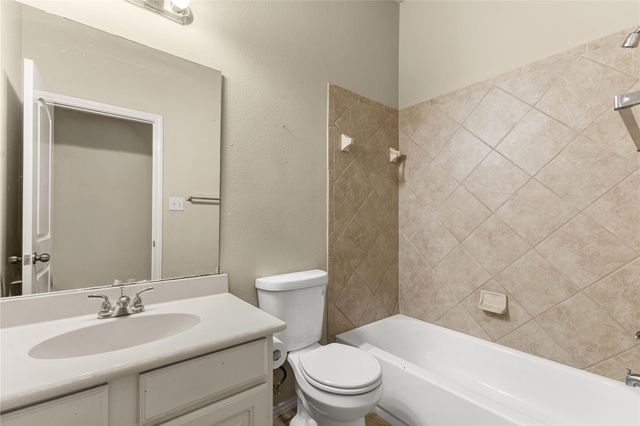 14010 Lake Hollow Drive, Pearland, TX 77584