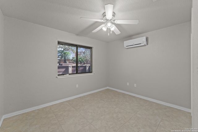 1300 Windmill Drive, La Vernia, TX 78121