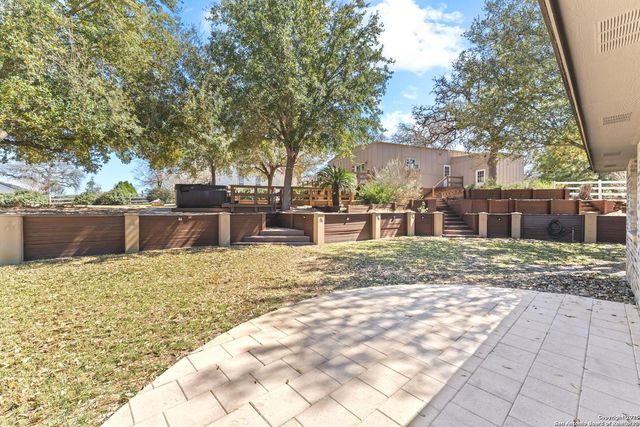 1300 Windmill Drive, La Vernia, TX 78121