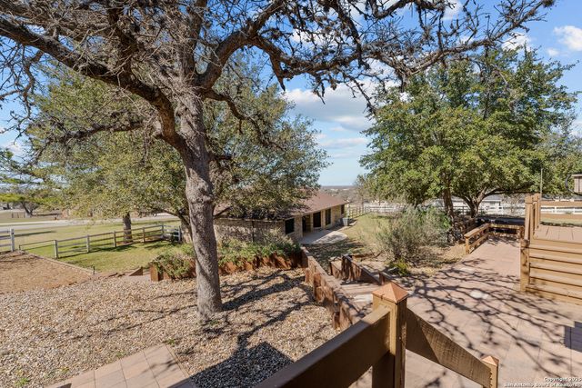 1300 Windmill Drive, La Vernia, TX 78121