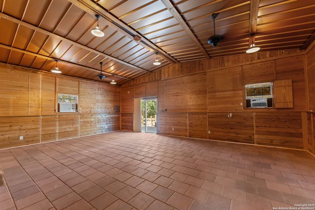 1300 Windmill Drive, La Vernia, TX 78121