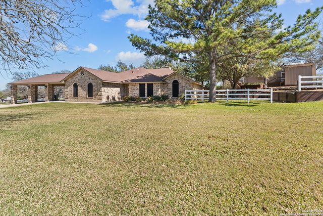 1300 Windmill Drive, La Vernia, TX 78121