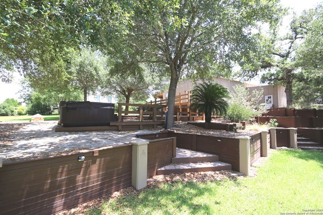 1300 Windmill Drive, La Vernia, TX 78121