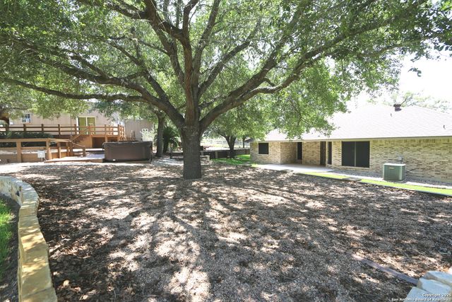1300 Windmill Drive, La Vernia, TX 78121