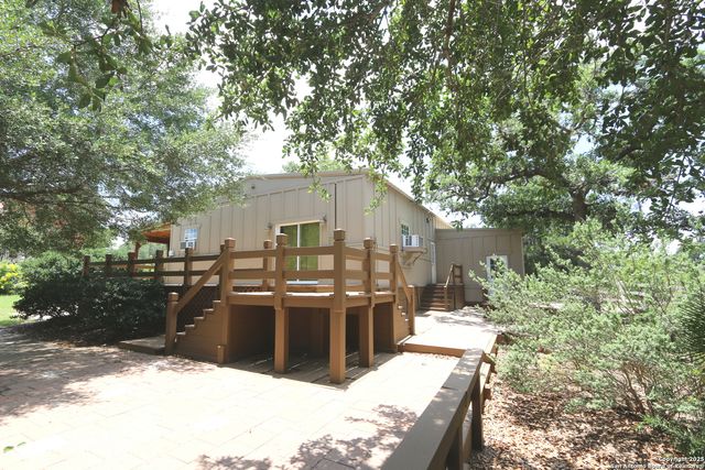 1300 Windmill Drive, La Vernia, TX 78121