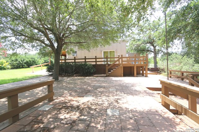 1300 Windmill Drive, La Vernia, TX 78121