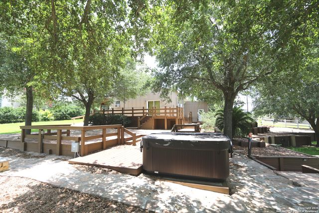 1300 Windmill Drive, La Vernia, TX 78121