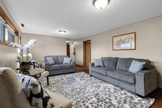 50 Willow Wood Drive, Excelsior, MN 55331