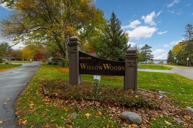 50 Willow Wood Drive, Excelsior, MN 55331
