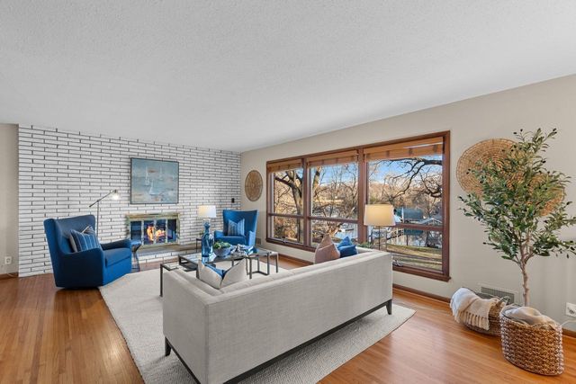 50 Willow Wood Drive, Excelsior, MN 55331