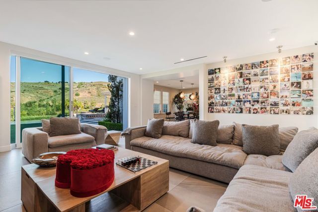 3880 Prado Del Trigo, Calabasas, CA 91302