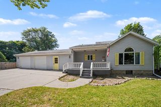 121 W Hazel Street, St Louis, MI 48880