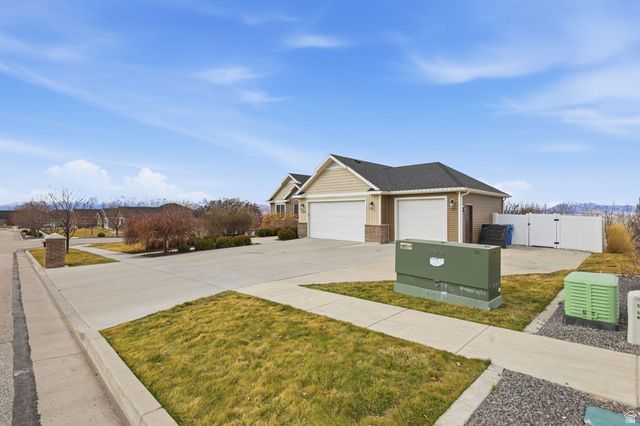 555 N 750 E, Hyde Park, UT 84318