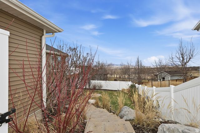 555 N 750 E, Hyde Park, UT 84318