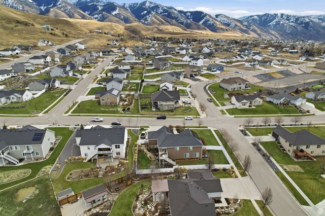 555 N 750 E, Hyde Park, UT 84318