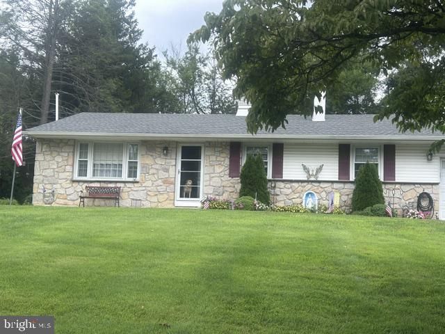 15 ROBIN RD, Holland, PA 18966