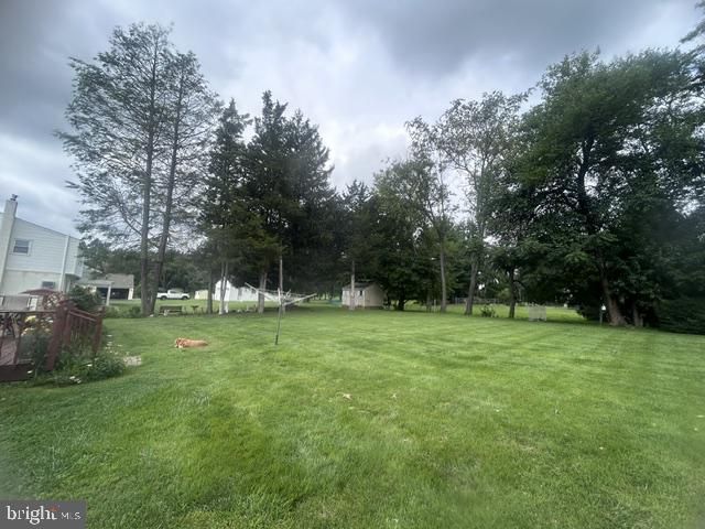 15 ROBIN RD, Holland, PA 18966