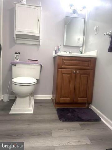 15 ROBIN RD, Holland, PA 18966