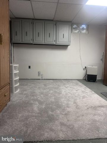 15 ROBIN RD, Holland, PA 18966