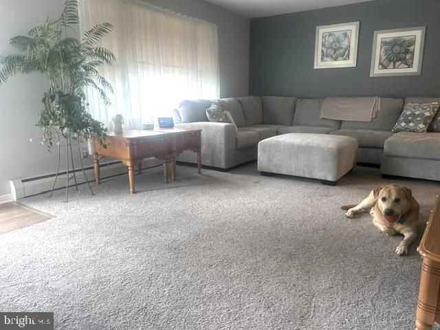 15 ROBIN RD, Holland, PA 18966