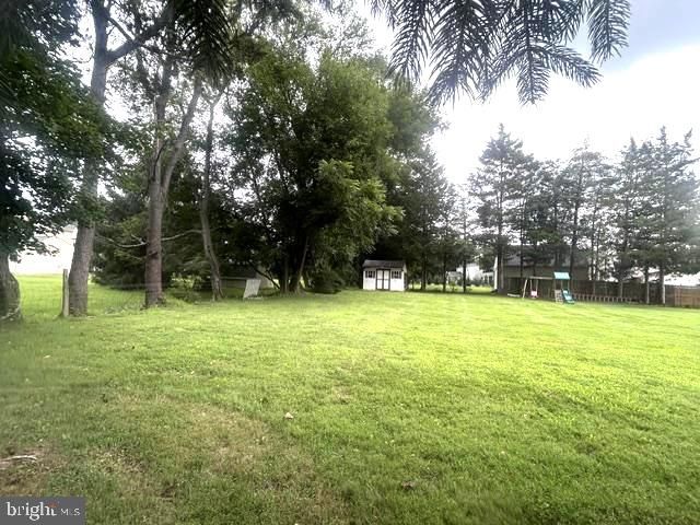 15 ROBIN RD, Holland, PA 18966