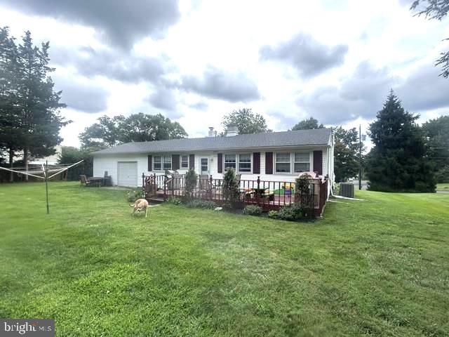 15 ROBIN RD, Holland, PA 18966
