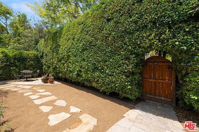 8718 Cadillac Avenue, Los Angeles, CA 90034