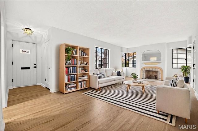 246 S Old Orchard Avenue, St Louis, MO 63119