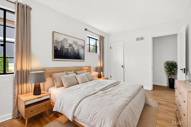 246 S Old Orchard Avenue, St Louis, MO 63119