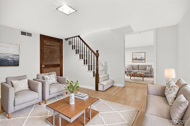 246 S Old Orchard Avenue, St Louis, MO 63119