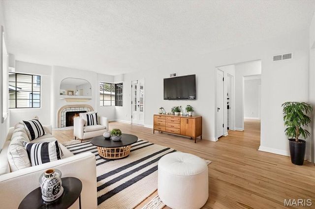 246 S Old Orchard Avenue, St Louis, MO 63119