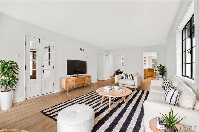 246 S Old Orchard Avenue, St Louis, MO 63119