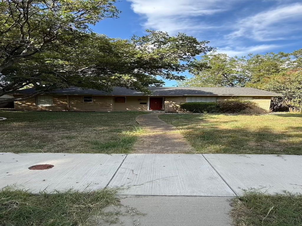 655 W Pentagon Parkway, Dallas, TX 75224