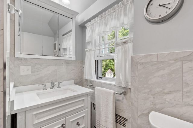 23 Arundel St, Andover, MA 01810