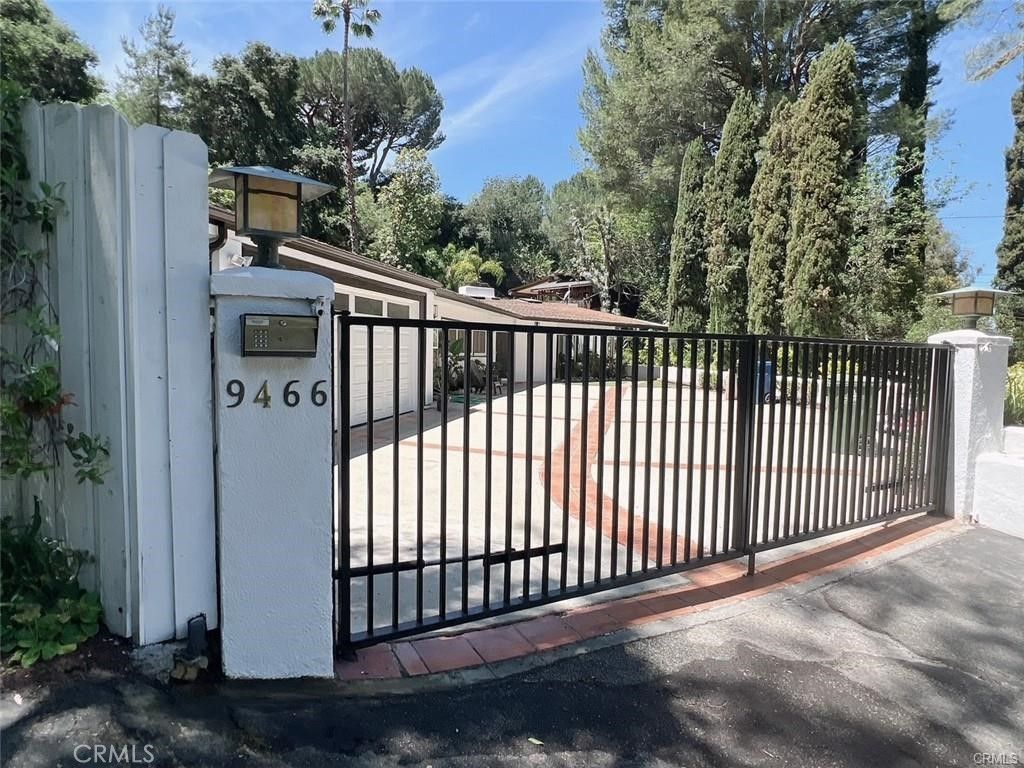9466 Hidden Valley Place, Beverly Hills, CA 90210 — photo 2