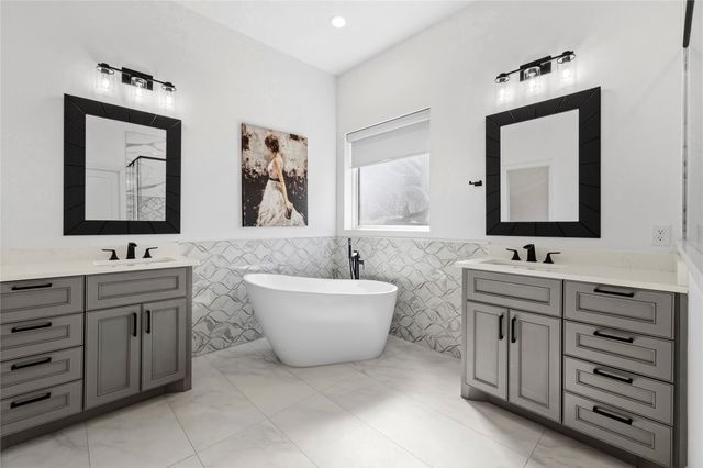 203 Colonial Drive, Mabank, TX 75156