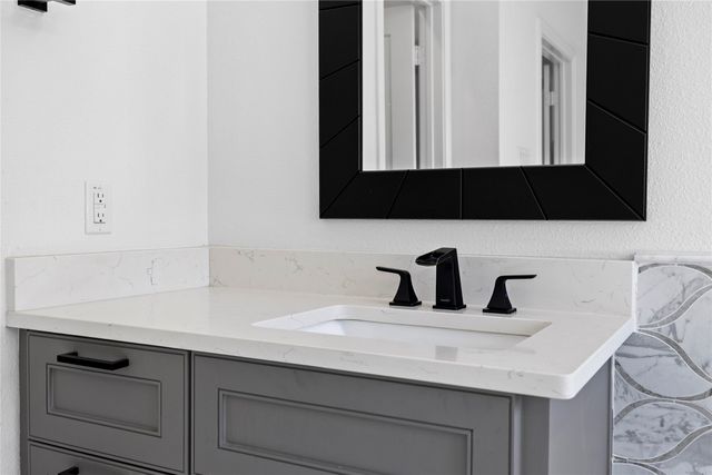 203 Colonial Drive, Mabank, TX 75156