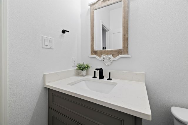 203 Colonial Drive, Mabank, TX 75156