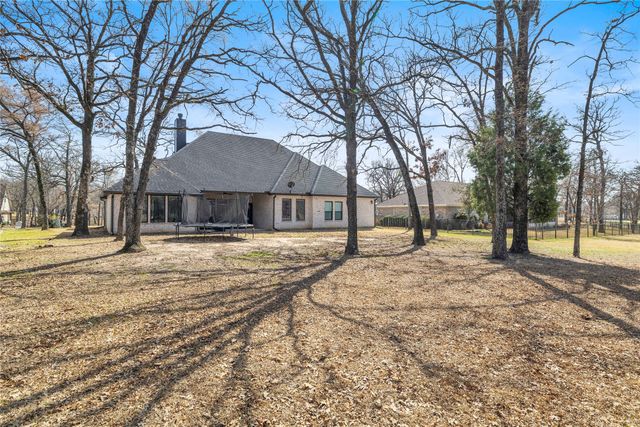 203 Colonial Drive, Mabank, TX 75156