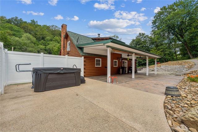 733 Mckee Rd, White Oak, PA 15131