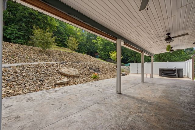 733 Mckee Rd, White Oak, PA 15131