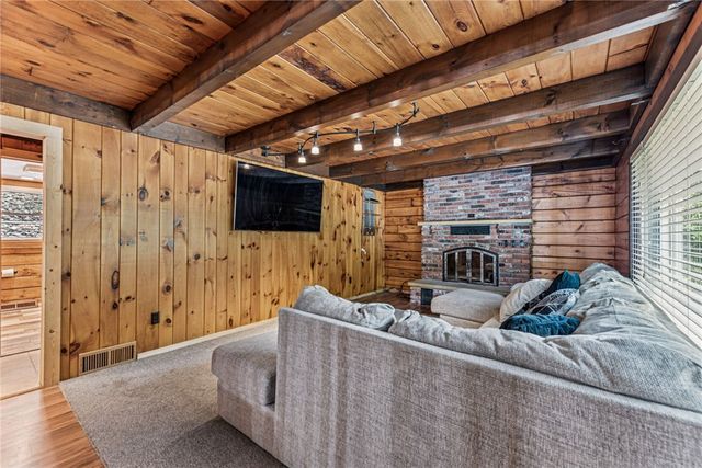 733 Mckee Rd, White Oak, PA 15131