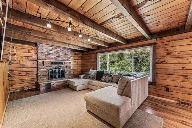 733 Mckee Rd, White Oak, PA 15131