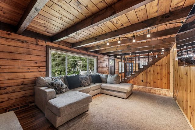 733 Mckee Rd, White Oak, PA 15131