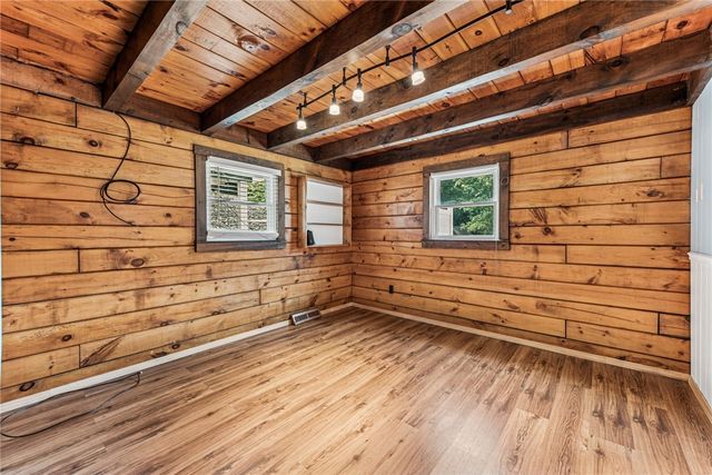 733 Mckee Rd, White Oak, PA 15131