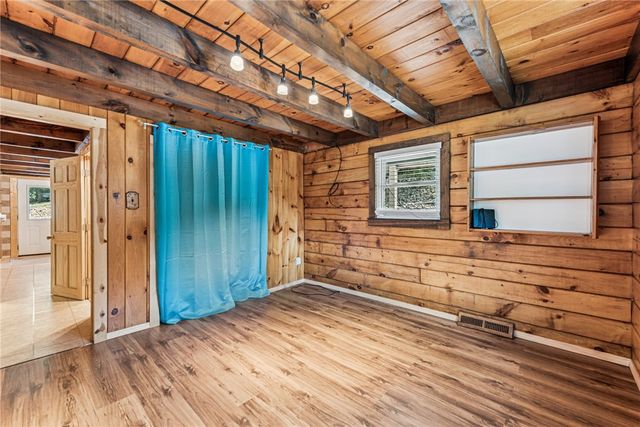 733 Mckee Rd, White Oak, PA 15131